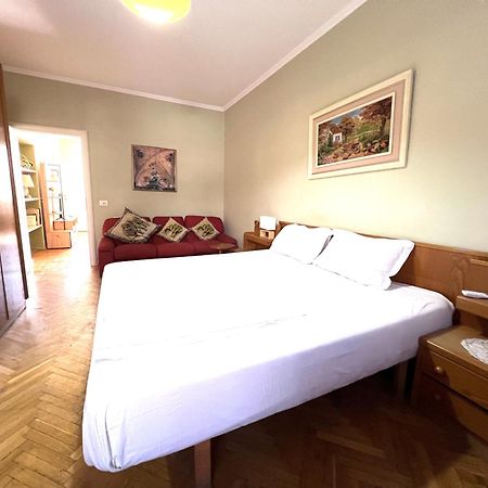 Vintage Apartment In Center Tiran Dış mekan fotoğraf